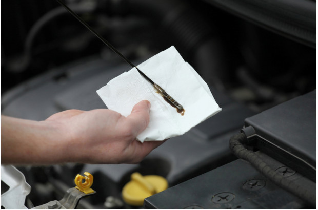 Consejos para comprobar el aceite del coche