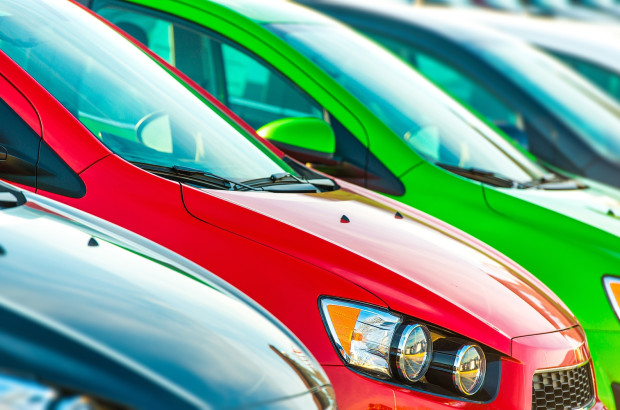 Más allá del negro y blanco: Cómo elegir el color de tu coche para reflejar tu estilo y necesidades