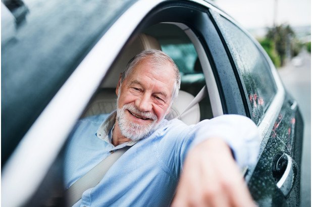 Conducción en la madurez: Equilibrio entre experiencia y seguridad para los conductores senior