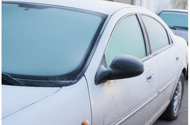 El truco definitivo para evitar que se empañen las lunas del coche en invierno