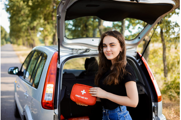 ¿Es obligatorio llevar un botiquín en el coche? Esto es lo que todo automovilista debe saber